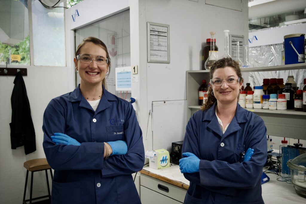 dr. gestél kuyler and dr. elaine barnard in the laboratory